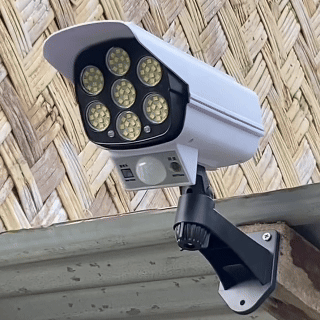 **** KIT PROTECCIÓN 360 **** 2 FOCOS SOLARES + 1 LINTERNA APRUEBA DE TODO